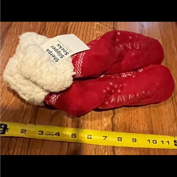 - NWT - Sherpa plush slipped socks - Picture 3 of 4